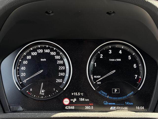 BMW X1 xDrive25e Executive | M-Sport | Parkeersensoren | Elektrische Achterklep | LED Koplampen | Navigatie | Stoelverwarming | Cruise Control | Climate Control | Lichtmetalen Velgen 18 inch | Plug-in Hybrid (PHEV)