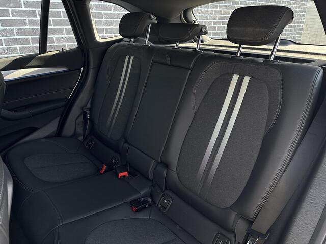 BMW X1 xDrive25e Executive | M-Sport | Parkeersensoren | Elektrische Achterklep | LED Koplampen | Navigatie | Stoelverwarming | Cruise Control | Climate Control | Lichtmetalen Velgen 18 inch | Plug-in Hybrid (PHEV)