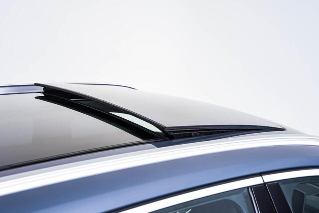 BMW X1 sDrive20i xLine - Trekhaak - Panoramadak - Elektrisch verstelbare/verwarmde stoelen - Head up - Elektrische achterklep - Cruise control - Sportstoelen - Stuurwielrand verwarmd - Navigatiesysteem Plus -