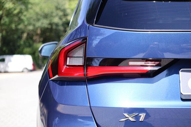 BMW X1 sDrive18i Elektrische trekhaak, Adaptieve LED, Stuurwielverwarming, DAB, X-Line, Keyless, Memorystoelen, etc.