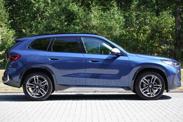 BMW X1 sDrive18i Elektrische trekhaak, Adaptieve LED, Stuurwielverwarming, DAB, X-Line, Keyless, Memorystoelen, etc.