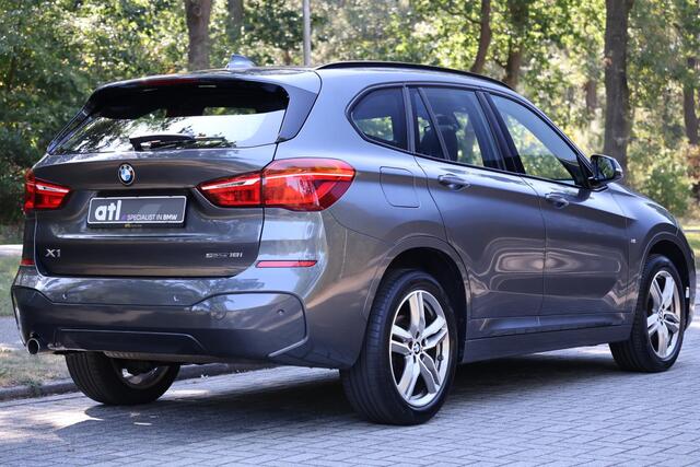 BMW X1 sDrive18i High Executive M-Sport | Leder | Pano | HUD | Navi Plus | Stoelverwarming | Hifi | DAB | Grootlichtassistent | Etc.