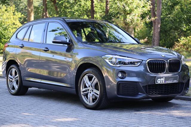 BMW X1 sDrive18i High Executive M-Sport | Leder | Pano | HUD | Navi Plus | Stoelverwarming | Hifi | DAB | Grootlichtassistent | Etc.