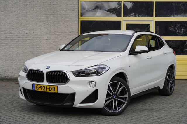 BMW X2 sDrive20i 192PK! Automaat M-Sport BJ2019 Lmv 19" | Led | Pdc | Afneembare trekhaak | Elek. achterklep | Achteruitrijcamera | Groot navi | Head-Up display | Climate control | Cruise control | Sportstoelen | Verwarmde voorstoelen | M-Sport stuurwiel