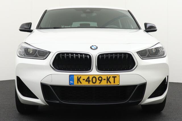 BMW X2 sDrive16d Aut. M-sport edition Pano-dak Sportstoelen 19' velgen