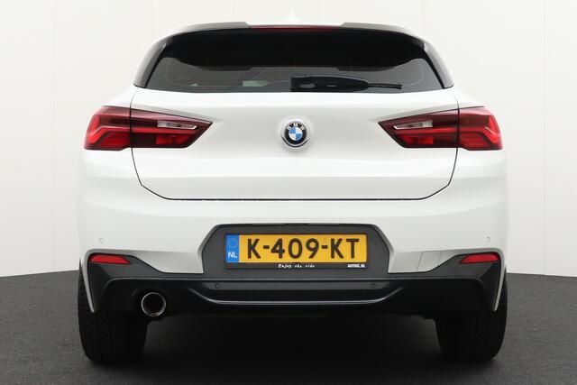 BMW X2 sDrive16d Aut. M-sport edition Pano-dak Sportstoelen 19' velgen