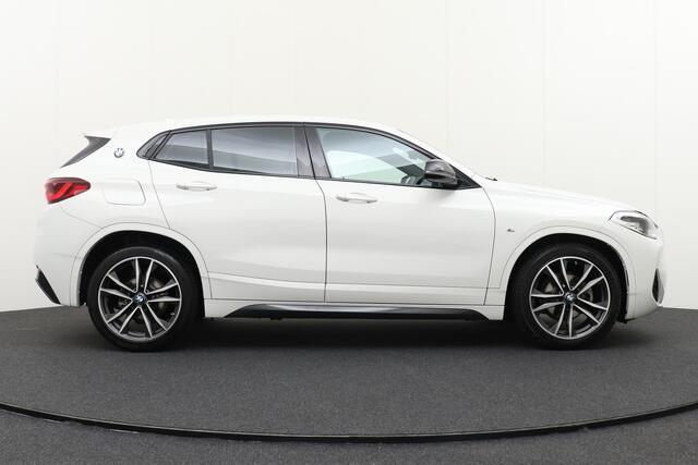 BMW X2 sDrive16d Aut. M-sport edition Pano-dak Sportstoelen 19' velgen