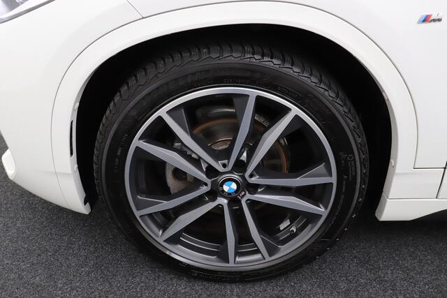 BMW X2 sDrive16d Aut. M-sport edition Pano-dak Sportstoelen 19' velgen
