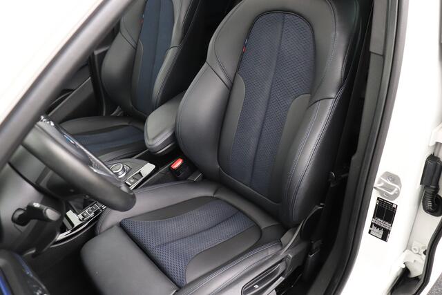 BMW X2 sDrive16d Aut. M-sport edition Pano-dak Sportstoelen 19' velgen