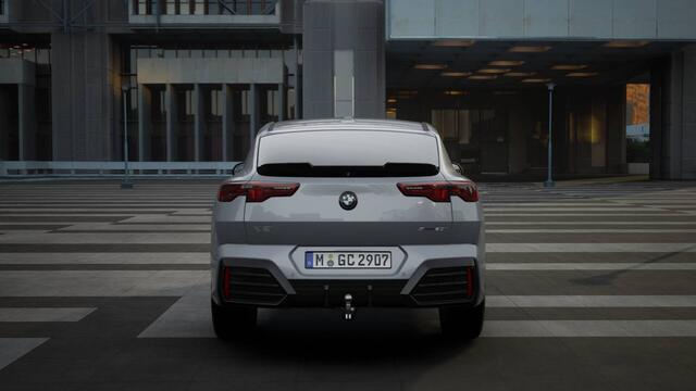 BMW X2 sDrive20i High Executive M Sport Automaat / Panoramadak / Trekhaak / Sportstoelen / M Adaptief onderstel / Comfort Access / Adaptieve LED / Parking Assistant Plus / Head-Up / Harman-Kardon