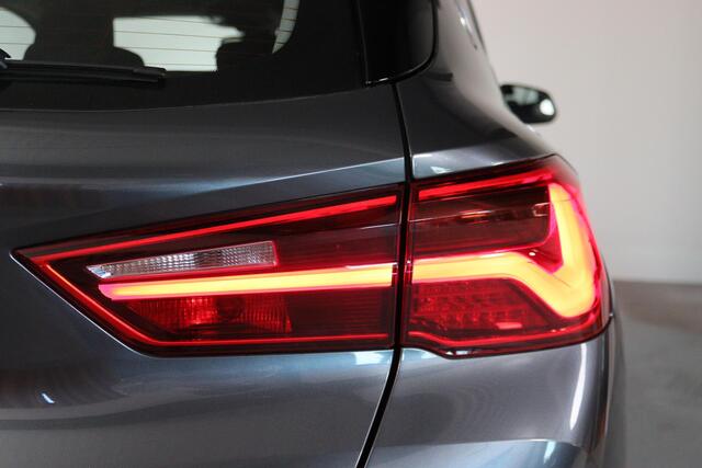 BMW X2 sDrive18i Executive, LED, Automaat, Cruise Control, Navigatie, Bluetooth