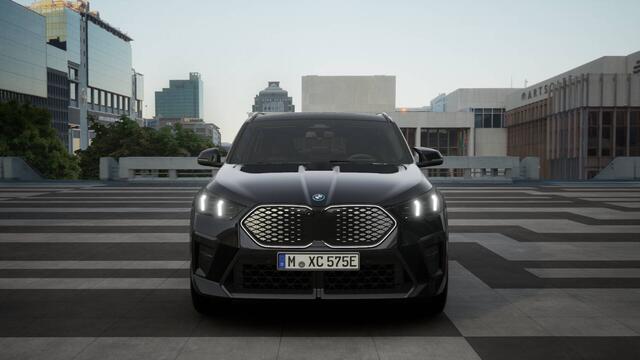 BMW X2 iX2 eDrive20 High Executive M Sport / Panoramadak / Trekhaak / Sportstoelen / Adaptieve LED / M Adaptief onderstel / Parking Assistant Plus / Comfort Access