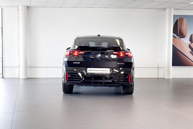 BMW X2 iX2 xDrive30 | M Sport Pro | Harman Kardon | Glazen Panoramadak | Trekhaak |