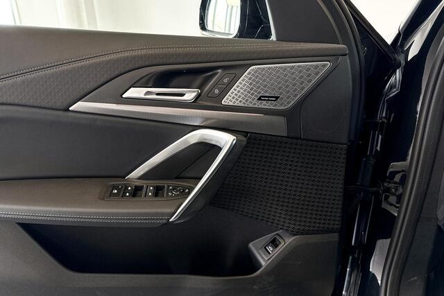 BMW X2 iX2 xDrive30 | M Sport Pro | Harman Kardon | Glazen Panoramadak | Trekhaak |