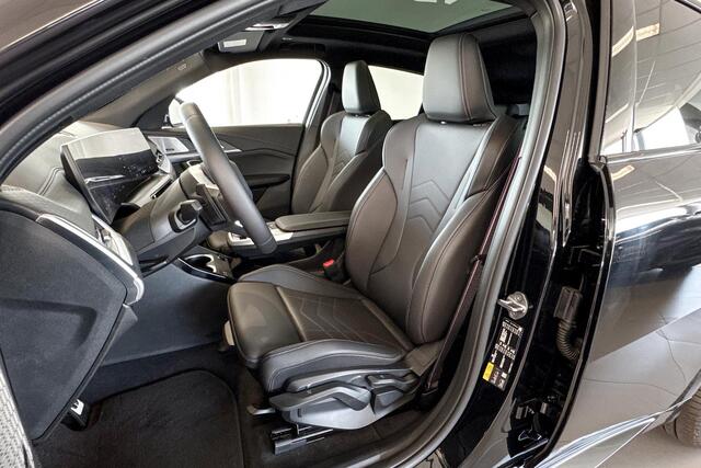 BMW X2 iX2 xDrive30 | M Sport Pro | Harman Kardon | Glazen Panoramadak | Trekhaak |