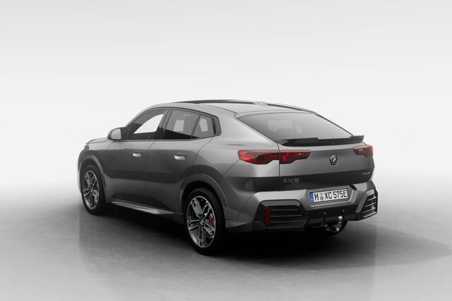 BMW X2 iX2 eDrive20 M Sport Edition | M Sport Pro | Innovation Pack | Trekhaak | Glazen Panoramadak | Driving Assistant