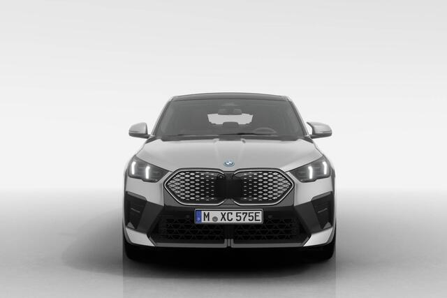 BMW X2 iX2 eDrive20 M Sport Edition | M Sport Pro | Innovation Pack | Trekhaak | Glazen Panoramadak | Driving Assistant