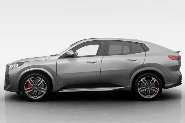 BMW X2 iX2 eDrive20 M Sport Edition | M Sport Pro | Innovation Pack | Trekhaak | Glazen Panoramadak | Driving Assistant