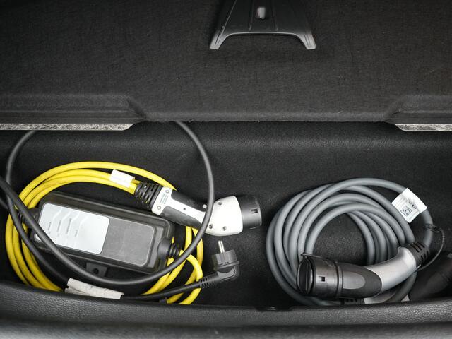 BMW X2 xDrive25e Executive Plug In Hybrid 220pk Dealer O.H PHEV | Panodak | Adaptive Cruise | Camera | Navi Pro | Lederen Bekleding | Sfeerverlichting | Keyless |