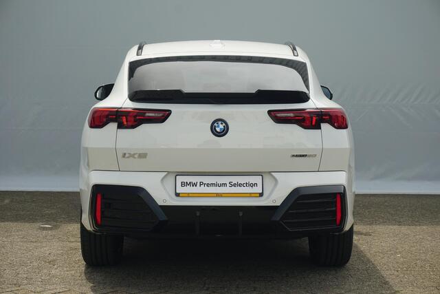 BMW X2 iX2 eDrive20 M Sport Pro | Trekhaak / Adaptief M onderstel / Head-up / Harman Kardon / Comfort Access / Dodehoek detectie / Cruise control adaptief met Stop&Go