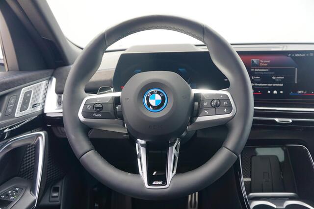 BMW X2 iX2 eDrive20 M Sport Pro | Trekhaak / Adaptief M onderstel / Head-up / Harman Kardon / Comfort Access / Dodehoek detectie / Cruise control adaptief met Stop&Go