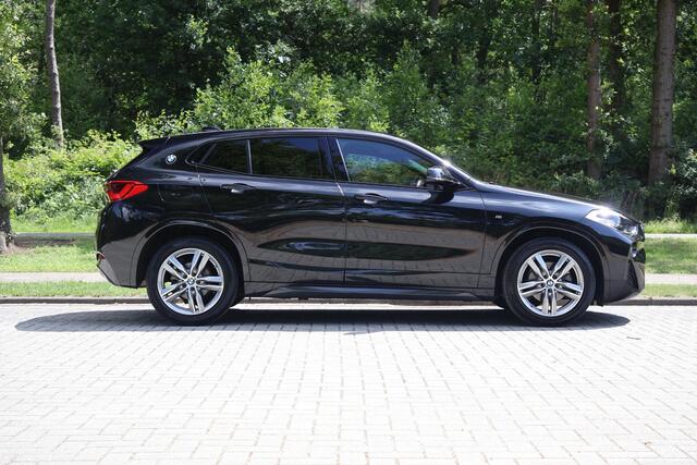 BMW X2 1.8i sDrive High Executive M-Sportpakket, Navigatie, M-Sportbesturing, Lichtpakket, M-aerdynamiek-kit, Shadow Line, Cruise Control, Sportstoel, LED, etc.