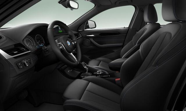 BMW X2 sDrive20i M-Sport - Pano - Trekhaak - Harman Kardon - Camera - Head-Up