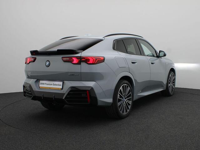 BMW X2 iX2 eDrive20 M Sportpakket Pro | M port Edition | Premium Pack | Stuurwielrand Verwarmd | Driving Assistant | Harman Kardon | 20''