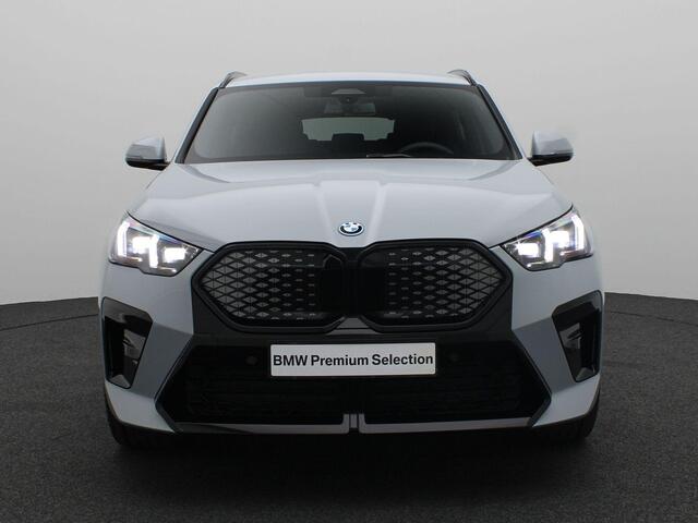 BMW X2 iX2 eDrive20 M Sportpakket Pro | M port Edition | Premium Pack | Stuurwielrand Verwarmd | Driving Assistant | Harman Kardon | 20''