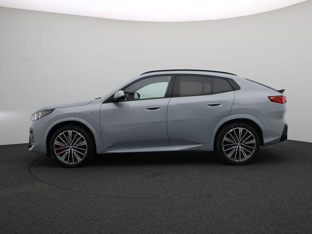 BMW X2 iX2 eDrive20 M Sportpakket Pro | M port Edition | Premium Pack | Stuurwielrand Verwarmd | Driving Assistant | Harman Kardon | 20''