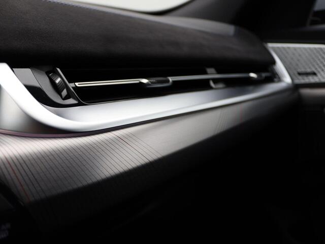 BMW X2 iX2 eDrive20 M Sportpakket Pro | M port Edition | Premium Pack | Stuurwielrand Verwarmd | Driving Assistant | Harman Kardon | 20''