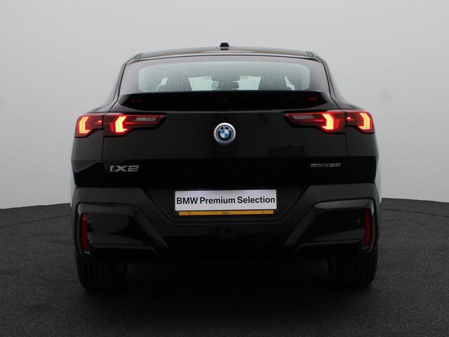 BMW X2 iX2 eDrive20 Premium Pack | Comfort Access | Achteruitrijcamera | 18''