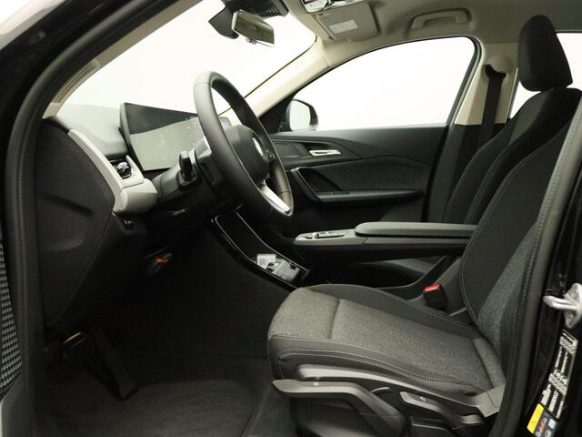 BMW X2 iX2 eDrive20 Premium Pack | Comfort Access | Achteruitrijcamera | 18''