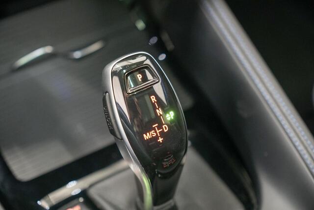 BMW X2 sDrive20i M-Sport | Panoramadak | Trekhaak | Camera | Stoelverwarming