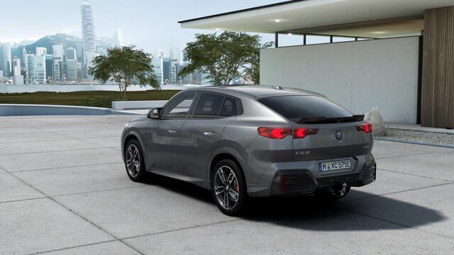 BMW X2 iX2 eDrive20 High Executive M Sport / Panoramadak / Trekhaak / Sportstoelen / M Adaptief onderstel / Comfort Access / Adaptieve LED / Head-Up / Harman-Kardon