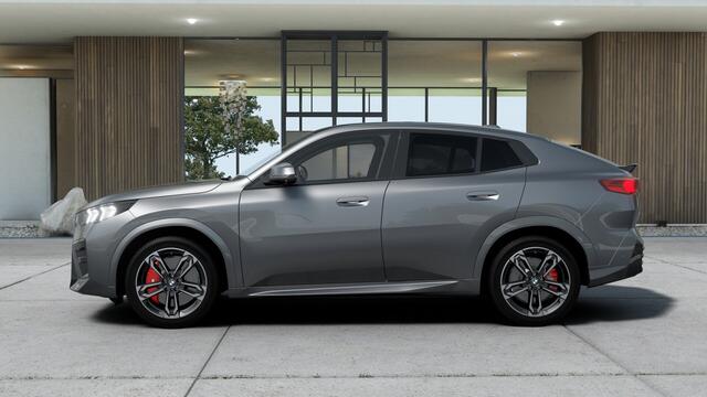 BMW X2 iX2 eDrive20 High Executive M Sport / Panoramadak / Trekhaak / Sportstoelen / M Adaptief onderstel / Comfort Access / Adaptieve LED / Head-Up / Harman-Kardon