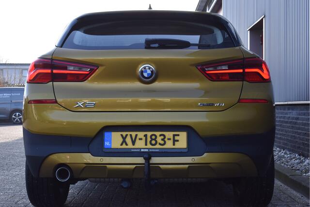 BMW X2 sDrive18i Executive Edition Head up, Afn. trekhaak, Elek. achterklep, Leder, Cruise, PDC