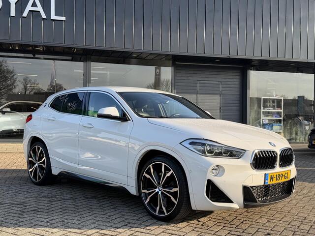 BMW X2 sDrive20i High Executive AUTOMAAT | LEDER | DODEHOEK DETECTIE | ACHTERUIT RIJ CAMERA | SPORT STOELEN| KEYLESS ENTRY/GO|NAVIGATIE | BI- XENON KOPLAMPEN | STOEL VERWARMING |