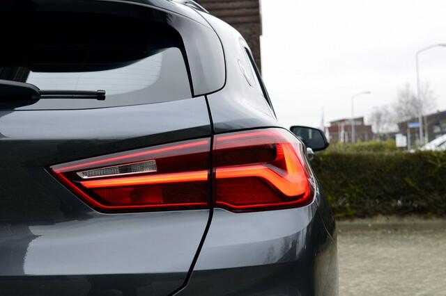 BMW X2 sDrive18i M-Sport Rijklaarprijs-Garantie Panoramadak Leder Sport interieur Led Camera Head-up