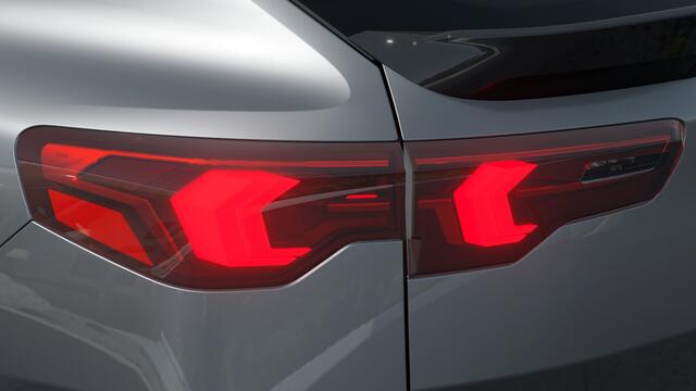 BMW X2 iX2 eDrive20 / Panoramadak / Trekhaak / M Sportstoelen / Head-Up / M Adaptief onderstel / Parking Assistant Plus / Adaptieve LED