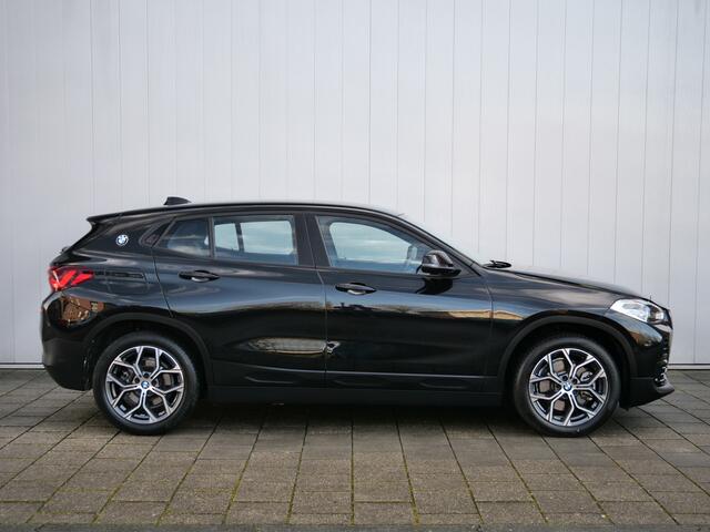 BMW X2 xDrive25e High Executive 220 Pk Automaat Navi / DAB / Leer / Apple Carplay / Camera