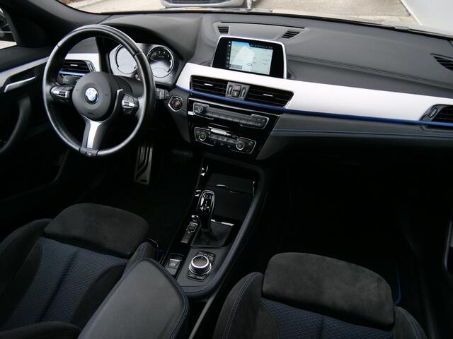 BMW X2 sDrive20i High Executive 192 Pk Automaat M-pakket / Navigatie / PDC / Trekhaak afneembaar / Stoelverwarming
