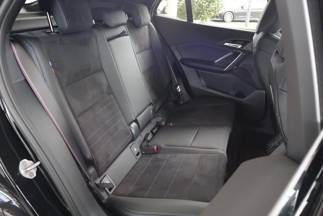 BMW X2 sDrive 20i | M Sportpakket | Premium Pack | Comfort Pack| Trekhaak | Showroom Selection