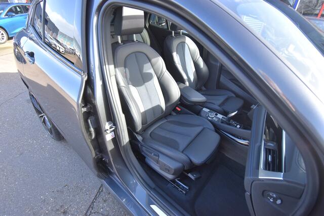 BMW X2 sDrive20i High Executive M-Sport , PANODAK , AFNB TREKH , A UITRIJ CAM , CLIMATR LED KOPL , NAVI , LMV19 ,