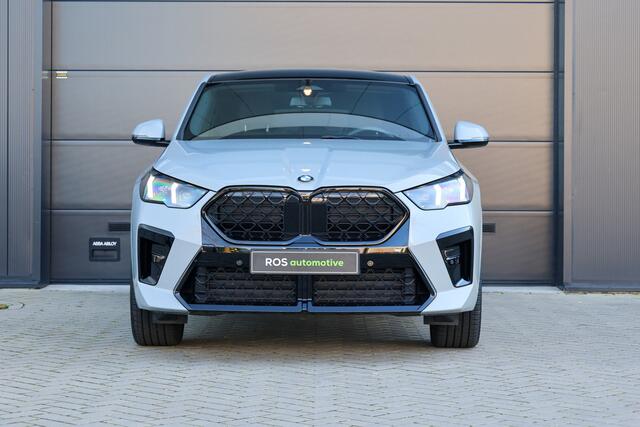 BMW X2 sDrive20i M-Sport | NIEUWSTAAT! | BTW | PANO | HUD | ELEK TREKHAAK | CAMERA ACHTER | SHADOW LINE |
