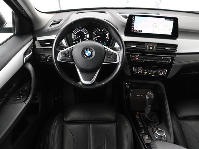BMW X2 xDrive25e High Executive | Head-Up | Leder | Sportstoelen | Stoelverwarming | Park Assist | Navigatie | Full LED | Climate control | Bluetooth | Cruise control | Individual Storm Bay Metallic