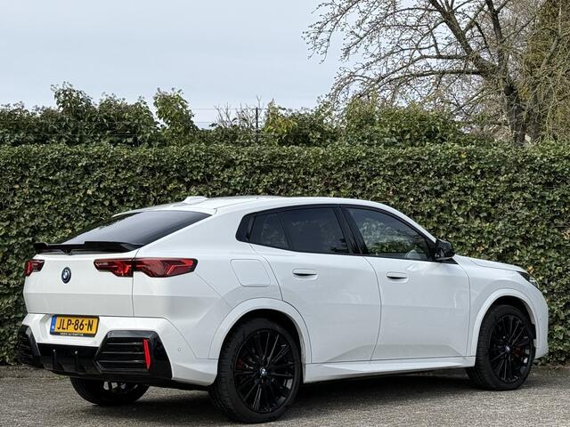 BMW X2 iX2 eDrive20 | M-Sport Pro | 20'' | Panorama. | Harman/Kardon | Elek. stoel. | Driv. + Park. Plus | Head-Up | Stoelmassage | Camera | Stuur + stoelverw. | Comf. Acc.