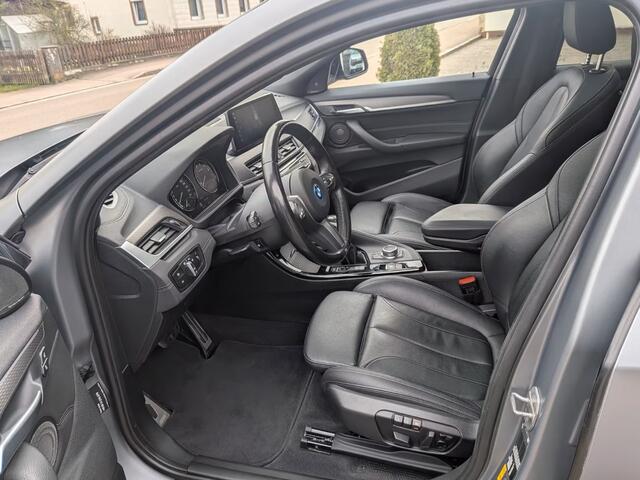 BMW X2 xDrive25e M-SPORT ** FROZEN GREY, LEDER, PANORAMA, H&K SOUND, VERW. ST, 19-inch LMV ** 1e EIG - UNFALLFREI ** ** INFORMEER OOK NAAR ONZE AANTREKKELIJKE FINANCIAL-LEASE TARIEVEN **