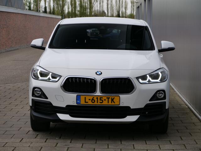 BMW X2 sDrive18i 141pk High Executive Automaat Navigatie / LED / 18 Inch / Trekhaak