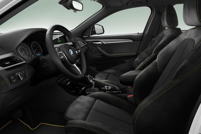 BMW X2 sDrive18i M Sportpakket X | Panoramadak | Achteruitrijcamera | Driving Assistant Plus | Harman Kardon